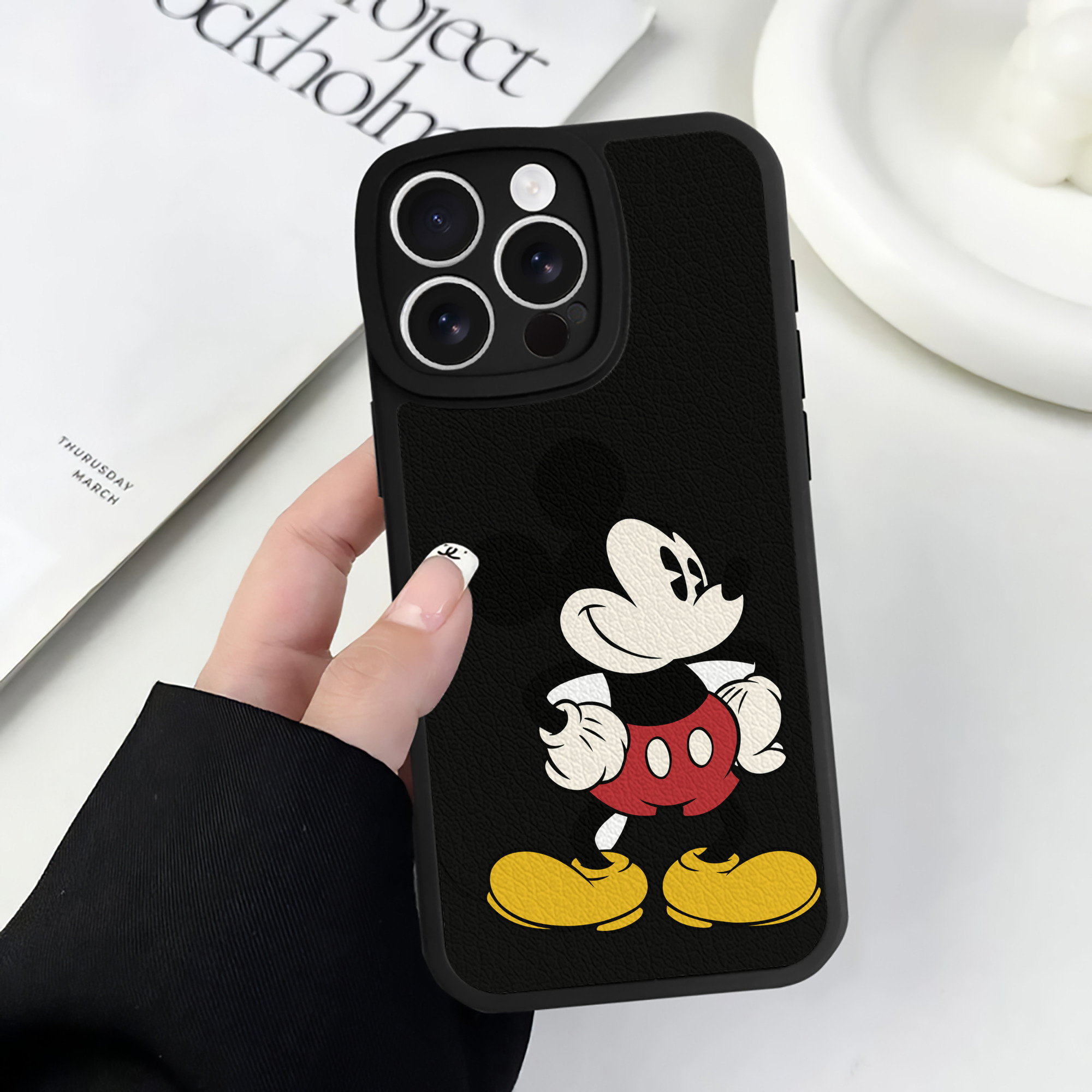 （画像用） ミッキーマウス Mickey Mouse 【iPhone 16シリーズ対応】シリコンスマホケース（レザー調） 材質：シリコン